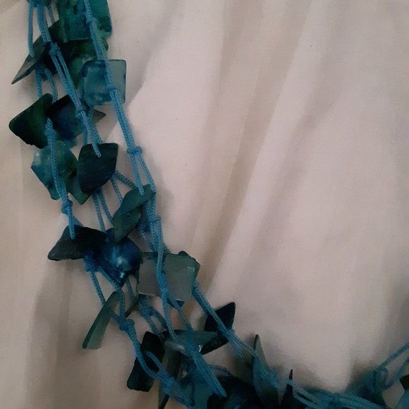 Dyed Blue Shell Necklace and Earrings - Picture 2 of 9